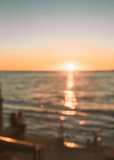 Pôr do sol desfocado